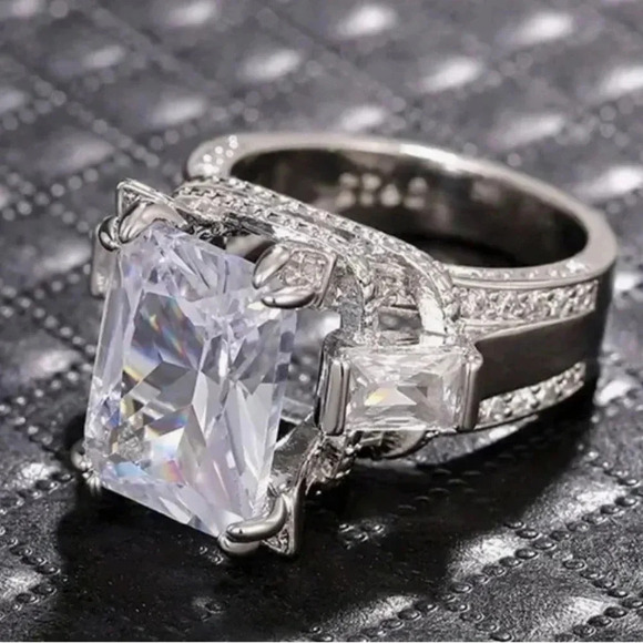 New! 4 Prong Square Cut Silver-Plated Zircon Ring - Picture 2 of 9